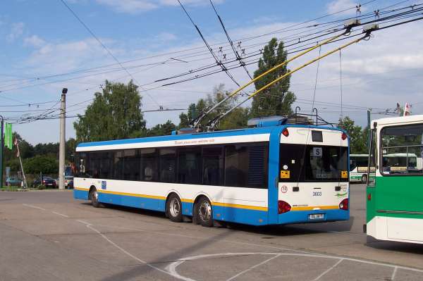 Obus vom polnischem Typ SOLARIS/DPO/CEGELEC 15AC und Obus vom tschechischen Typ ŠKODA 14 Tr auf dem Betriebshof Eberswalde/Nordend
